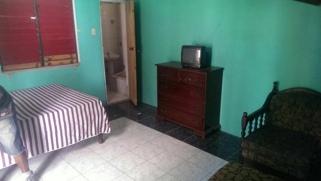 Leslies' Home Portmore Habitación foto